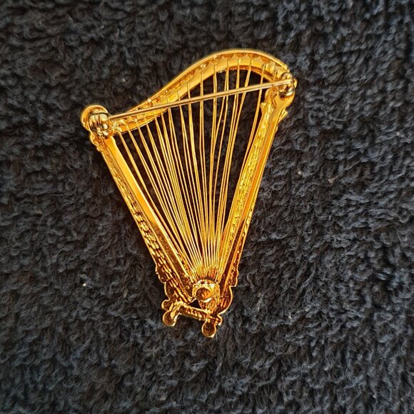 ✨ 2’’ Vintage Monet Harp Brooch – Gold Tone with White Rhinestones ✨ - Picture 8 of 10